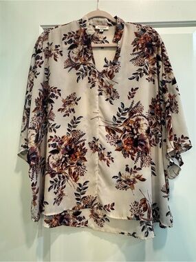 ANDREE BY UNIT Cream Floral V-Neck Short Sleeve Blouse